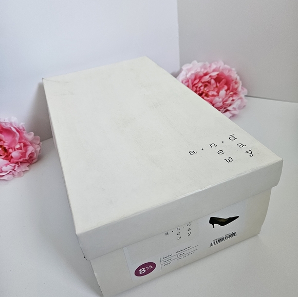 Black Pointed Toed Heels - Picture 6 of 6